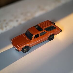 Vintage 1971 Matchbox Oldsmobile Vista Cruiser Station Wagon Orange Dogs Back